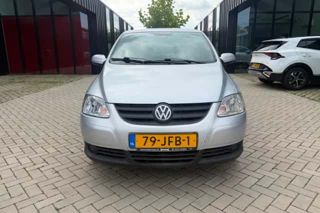 Volkswagen Fox (2009) thumbnail 5