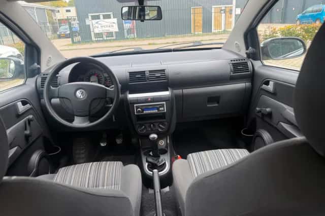 Volkswagen Fox (2009) thumbnail 6