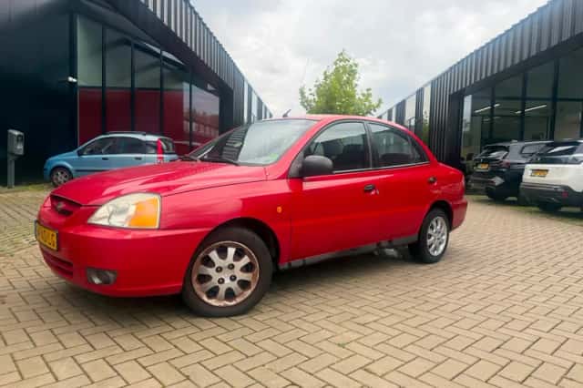 Kia Rio (2003) thumbnail 1
