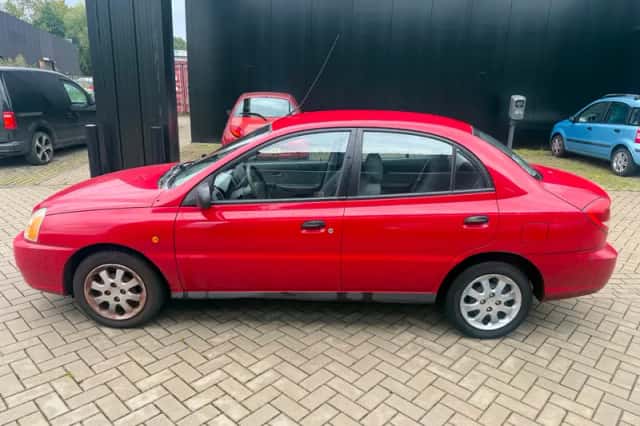 Kia Rio (2003) thumbnail 2