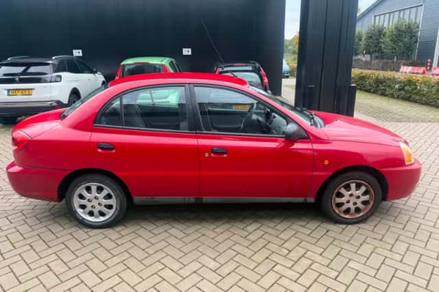 Kia Rio (2003) thumbnail 4