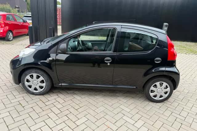 Peugeot 107 (2011) thumbnail 2