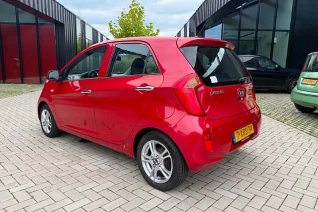 Kia Picanto (2014) thumbnail 5