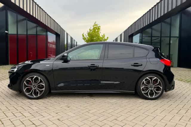Ford Focus (2018) thumbnail 3