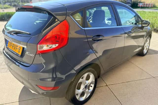 Ford Fiesta (2011) thumbnail 5