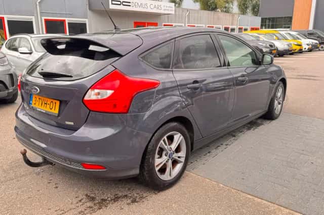 Ford Focus (2014) thumbnail 3