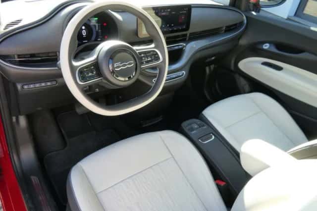 Fiat 500e (2024) thumbnail 2