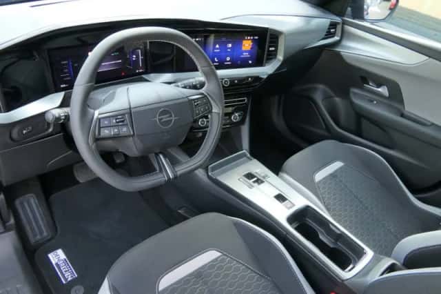 Opel Mokka-e (2025) thumbnail 3