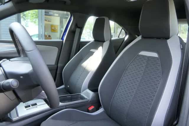 Opel Mokka-e (2025) thumbnail 4