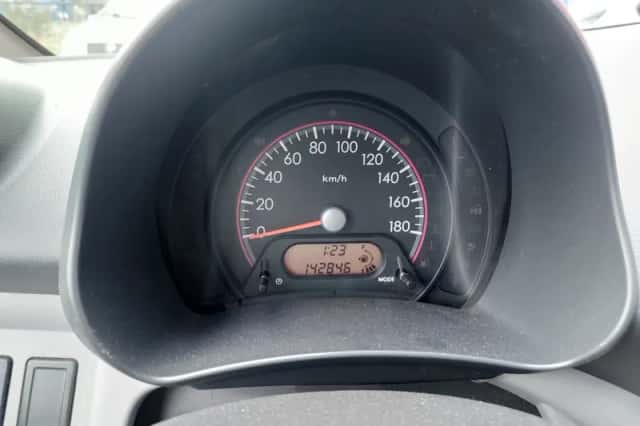 Suzuki Alto (2011) thumbnail 5