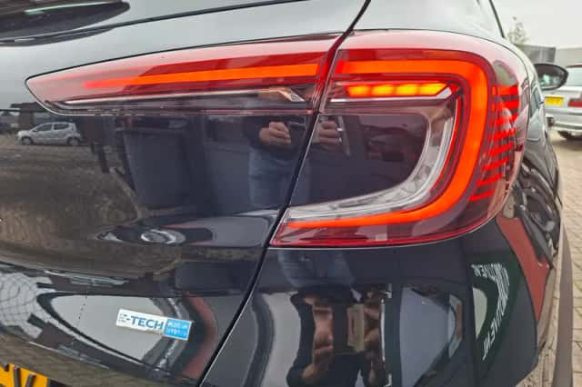 Renault Captur (2021) thumbnail 2
