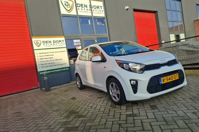 Kia Picanto (2022) thumbnail 3