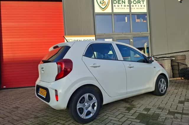 Kia Picanto (2022) thumbnail 4