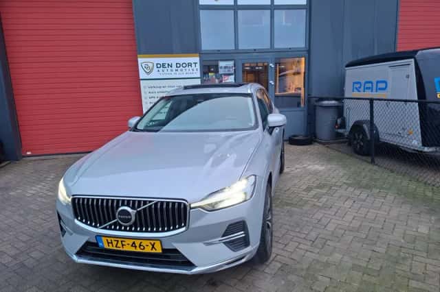 Volvo XC60 (2021) thumbnail 2