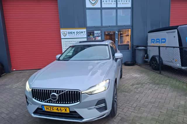 Volvo XC60 (2021) thumbnail 3
