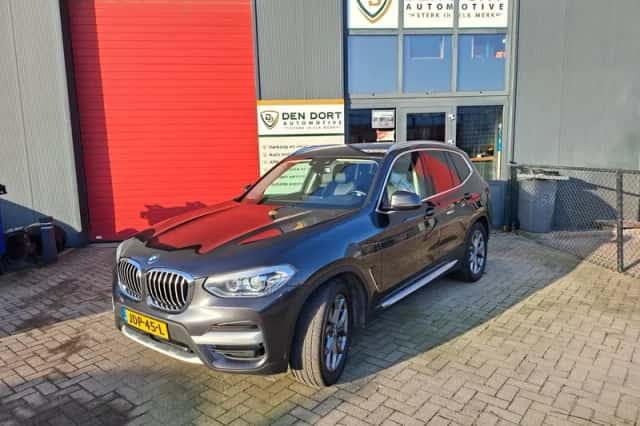 BMW X3 (2021) thumbnail 2