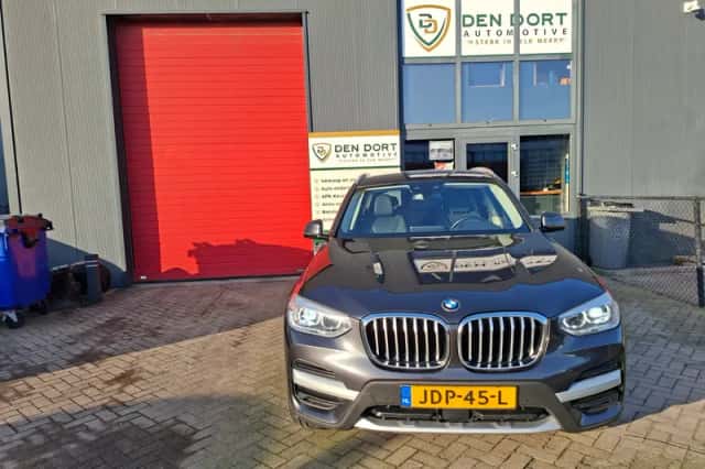 BMW X3 (2021) thumbnail 3