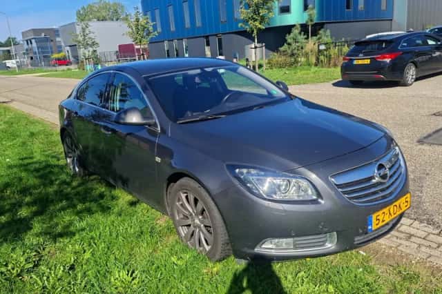 Opel Insignia (2012) thumbnail 2