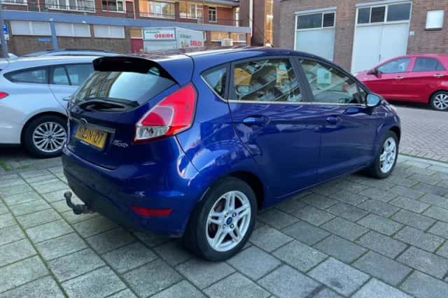 Ford Fiesta (2015) thumbnail 4