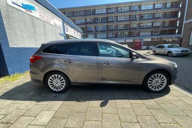 Ford Focus (2014) thumbnail 4