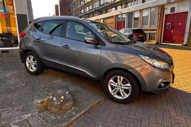 Hyundai ix35 (2013) thumbnail 2