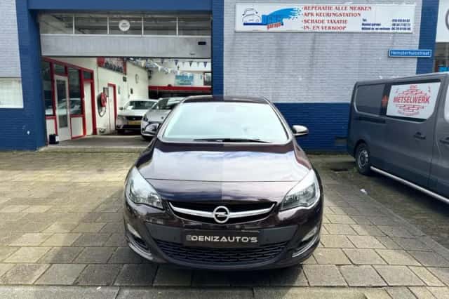 Opel Astra (2014) thumbnail 1