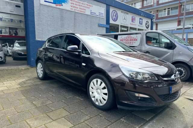 Opel Astra (2014) thumbnail 2