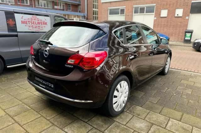 Opel Astra (2014) thumbnail 6