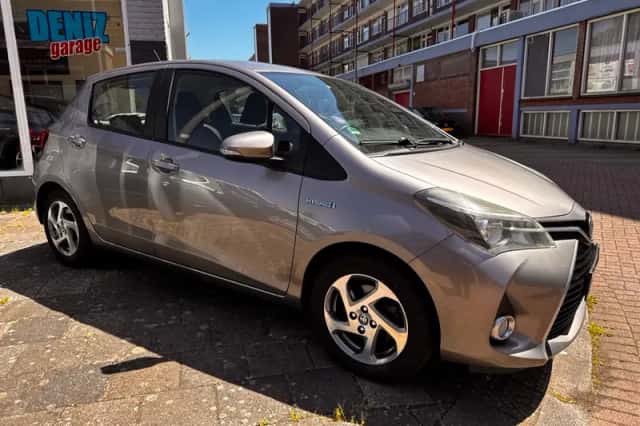 Toyota Yaris (2014) thumbnail 3