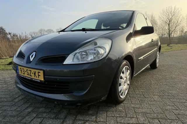 Renault Clio (2006) thumbnail 1