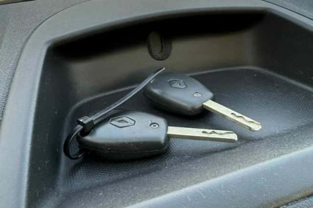 Renault Clio (2006) thumbnail 3