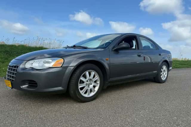 Chrysler Sebring (2005) thumbnail 3