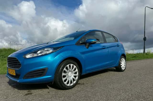 Ford Fiesta (2013) thumbnail 3