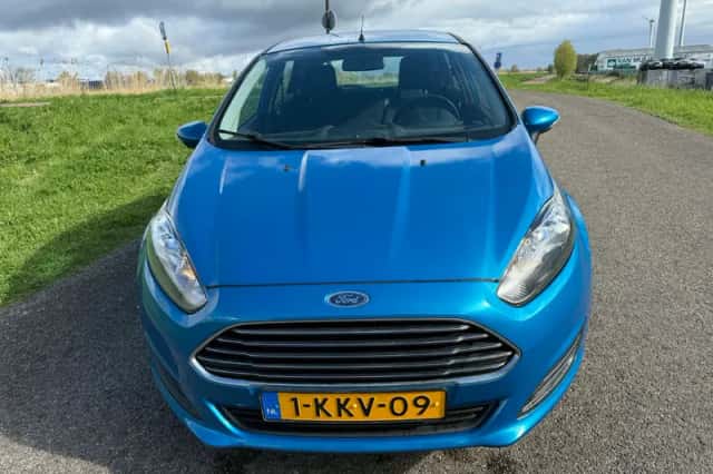 Ford Fiesta (2013) thumbnail 4