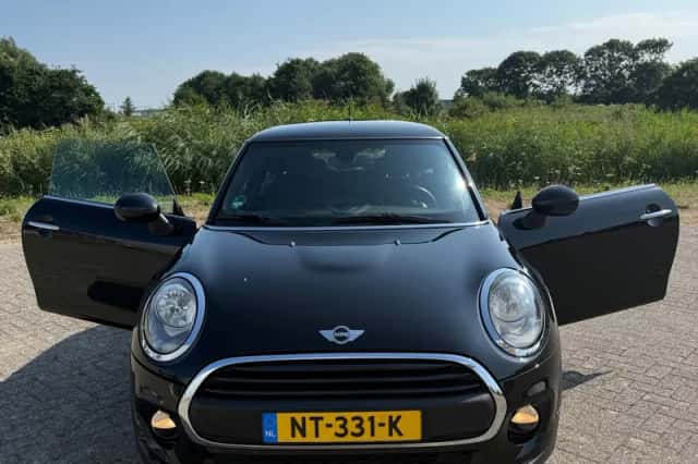 MINI One (2017) thumbnail 3