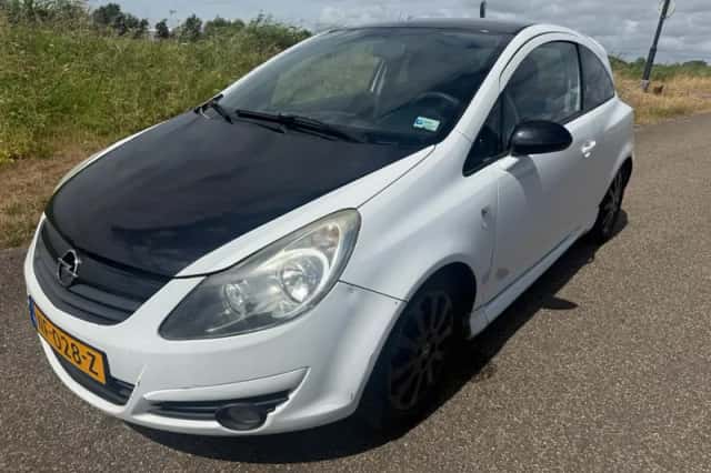 Opel Corsa (2009) thumbnail 1