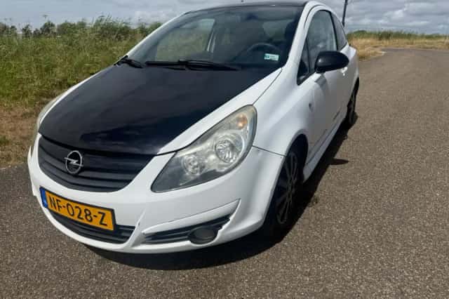 Opel Corsa (2009) thumbnail 2