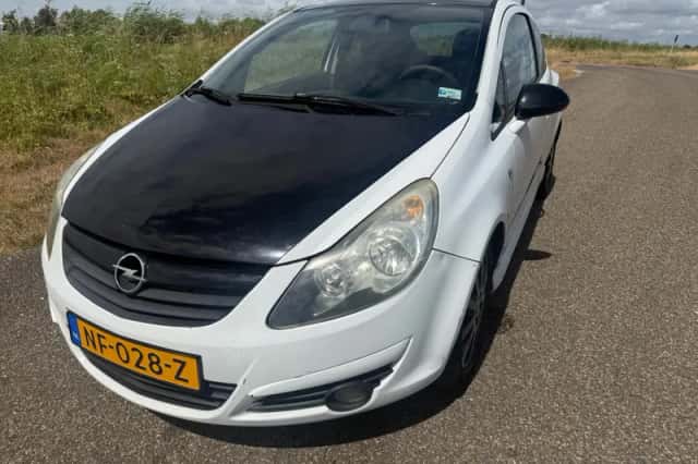 Opel Corsa (2009) thumbnail 3