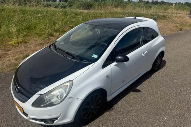 Opel Corsa (2009) thumbnail 4