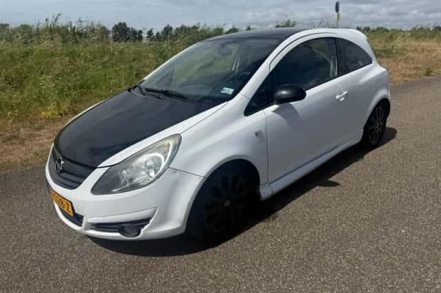 Opel Corsa (2009) thumbnail 5