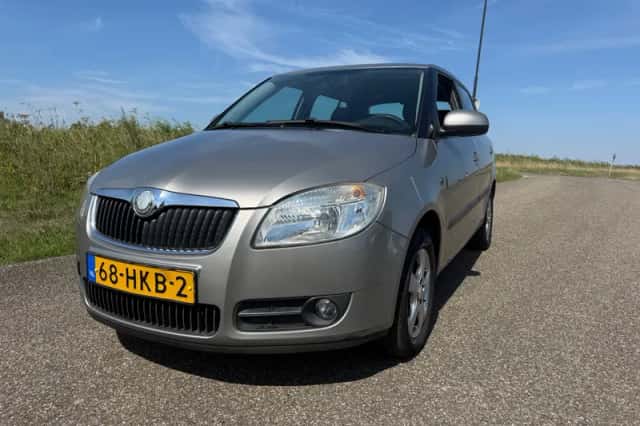 Škoda Fabia (2009) thumbnail 1