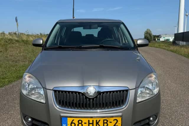 Škoda Fabia (2009) thumbnail 3