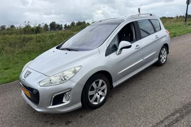 Peugeot 308 (2011) thumbnail 1