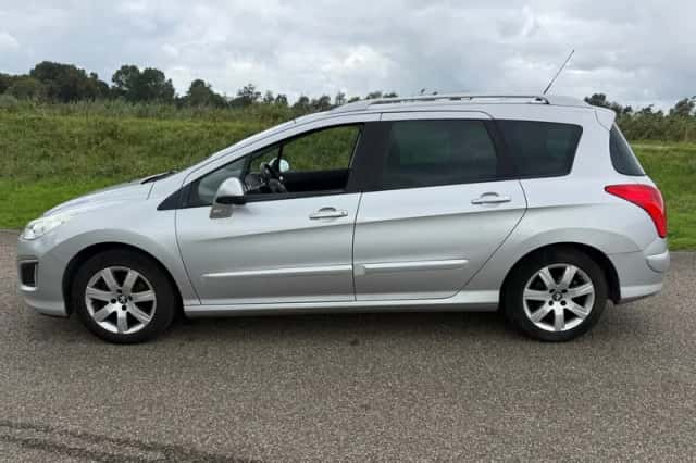 Peugeot 308 (2011) thumbnail 3