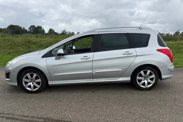Peugeot 308 (2011) thumbnail 4