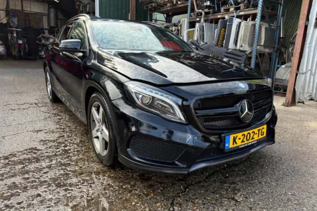 Mercedes-Benz GLA-Klasse (2014) thumbnail 1