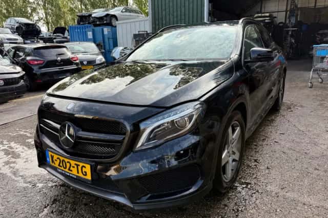 Mercedes-Benz GLA-Klasse (2014) thumbnail 3