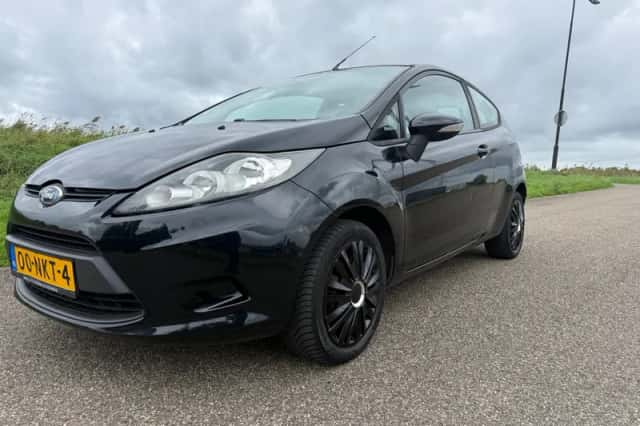 Ford Fiesta (2010) thumbnail 2