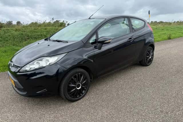 Ford Fiesta (2010) thumbnail 4