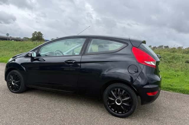 Ford Fiesta (2010) thumbnail 6